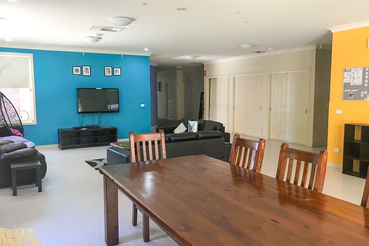 Joan Crt lounge 2 Web1200x800