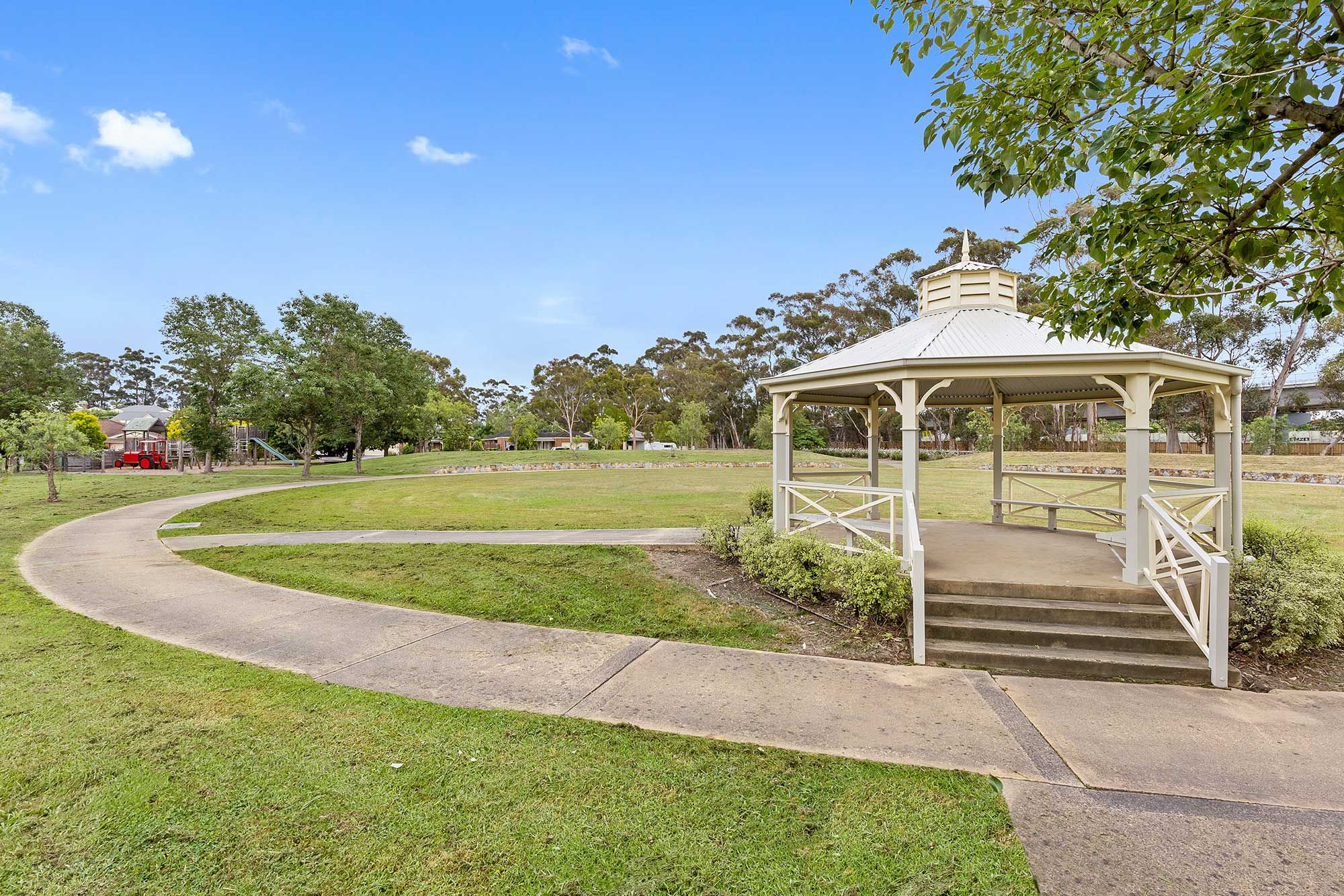 Pakenham   William Bruce Ronald Reserve LR No Logo