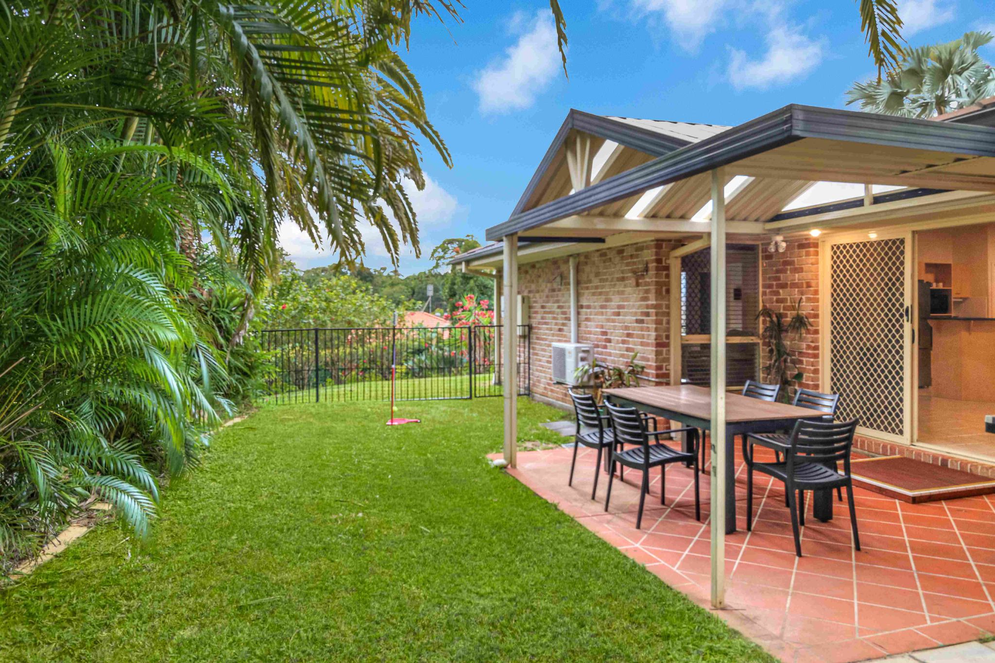 Kelburn House backyard