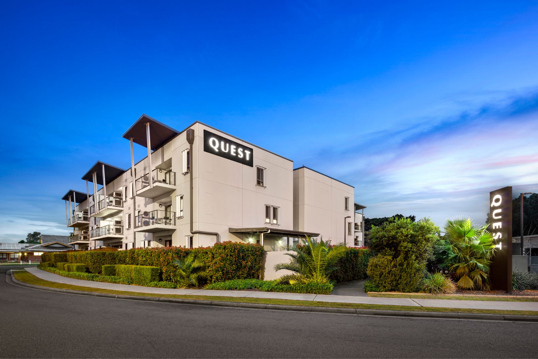 Quest Singleton-Exterior