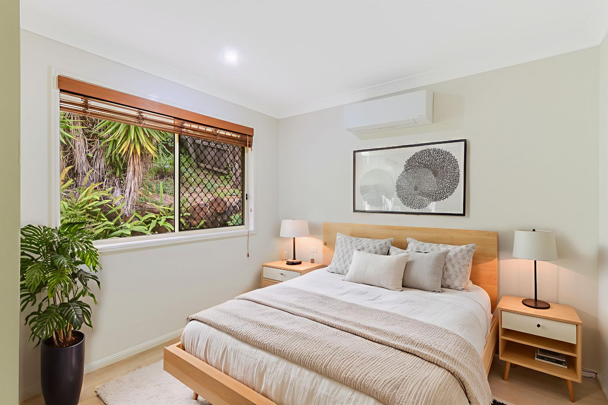 Kelburn House bedroom