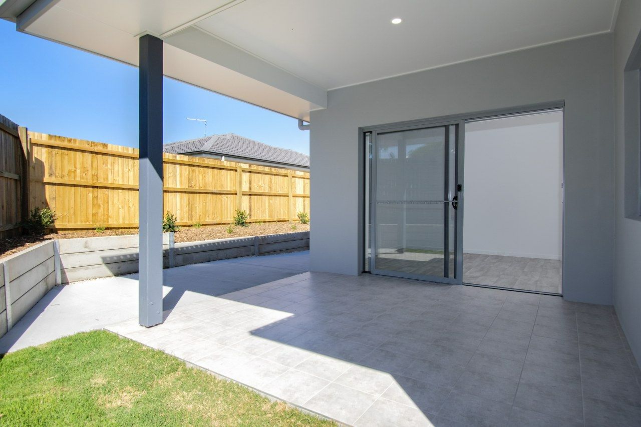 013 Open2view_ID646884-9_Conifer_Avenue_1280x853