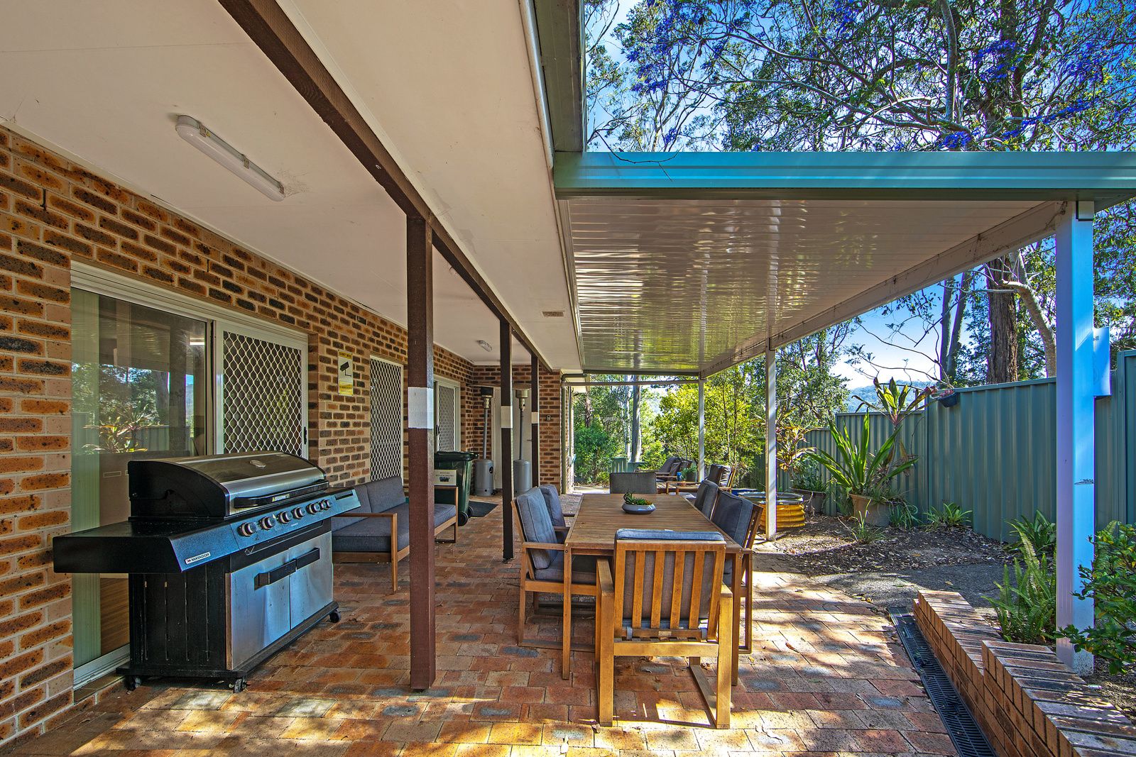 023 Open2view_ID848542-6_Leech_Close