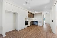 005 Open2view_ID985661-5_Rana_Street