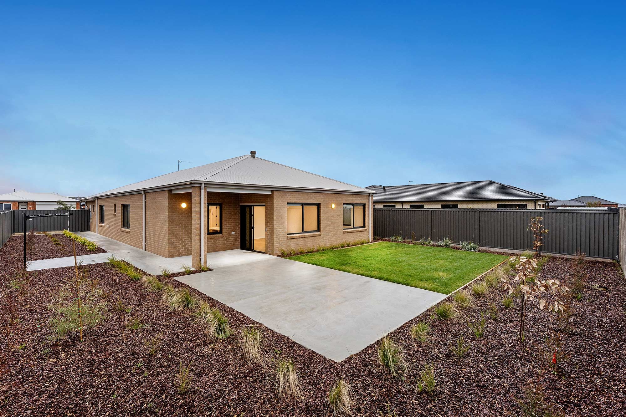 Erskine   Backyard-Alfresco-Dusk-LR-No-Logo