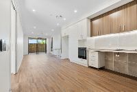 008 Open2view_ID985661-5_Rana_Street