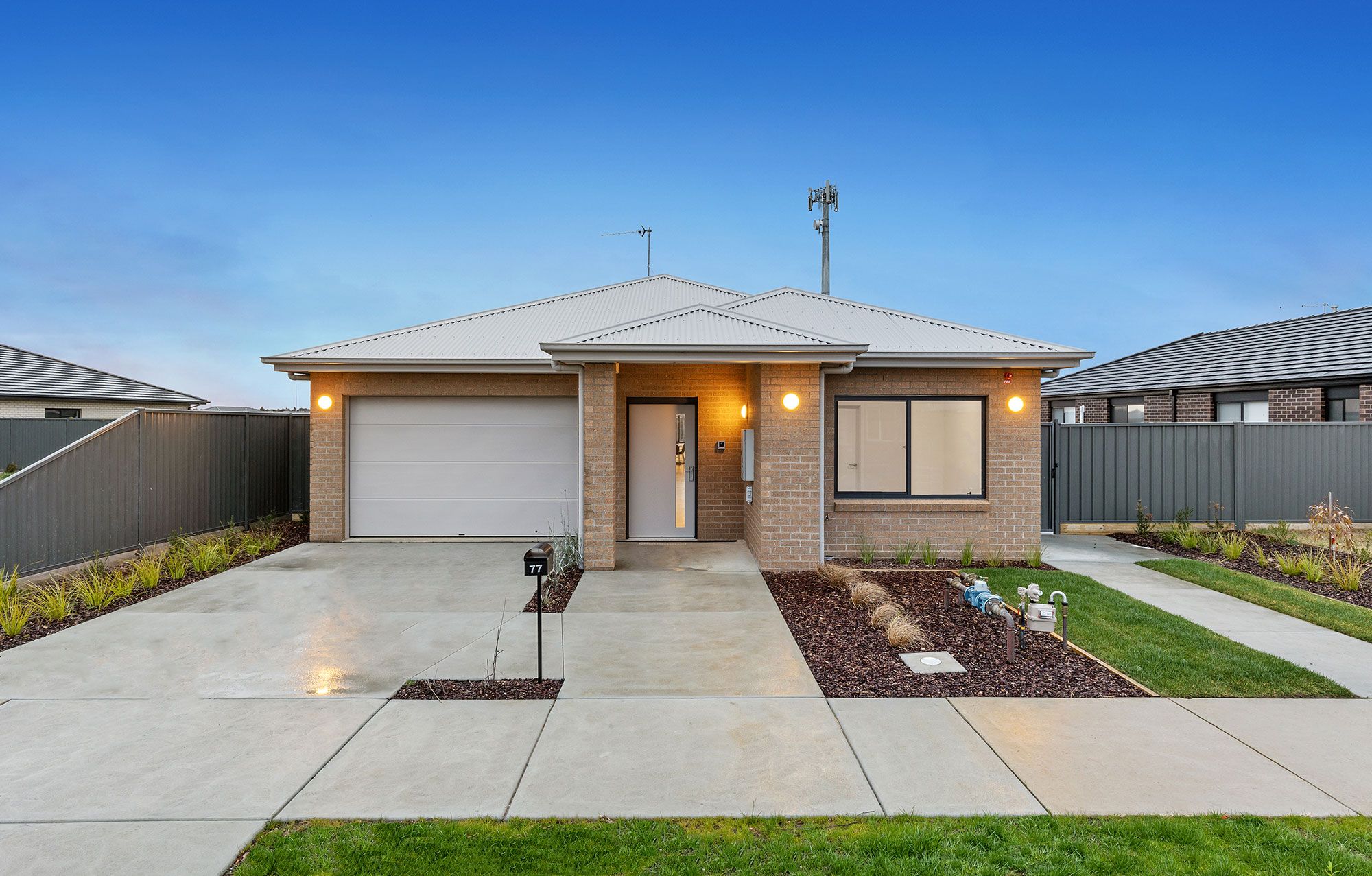 Erskine   Facade-Dusk-LR-No-Logo