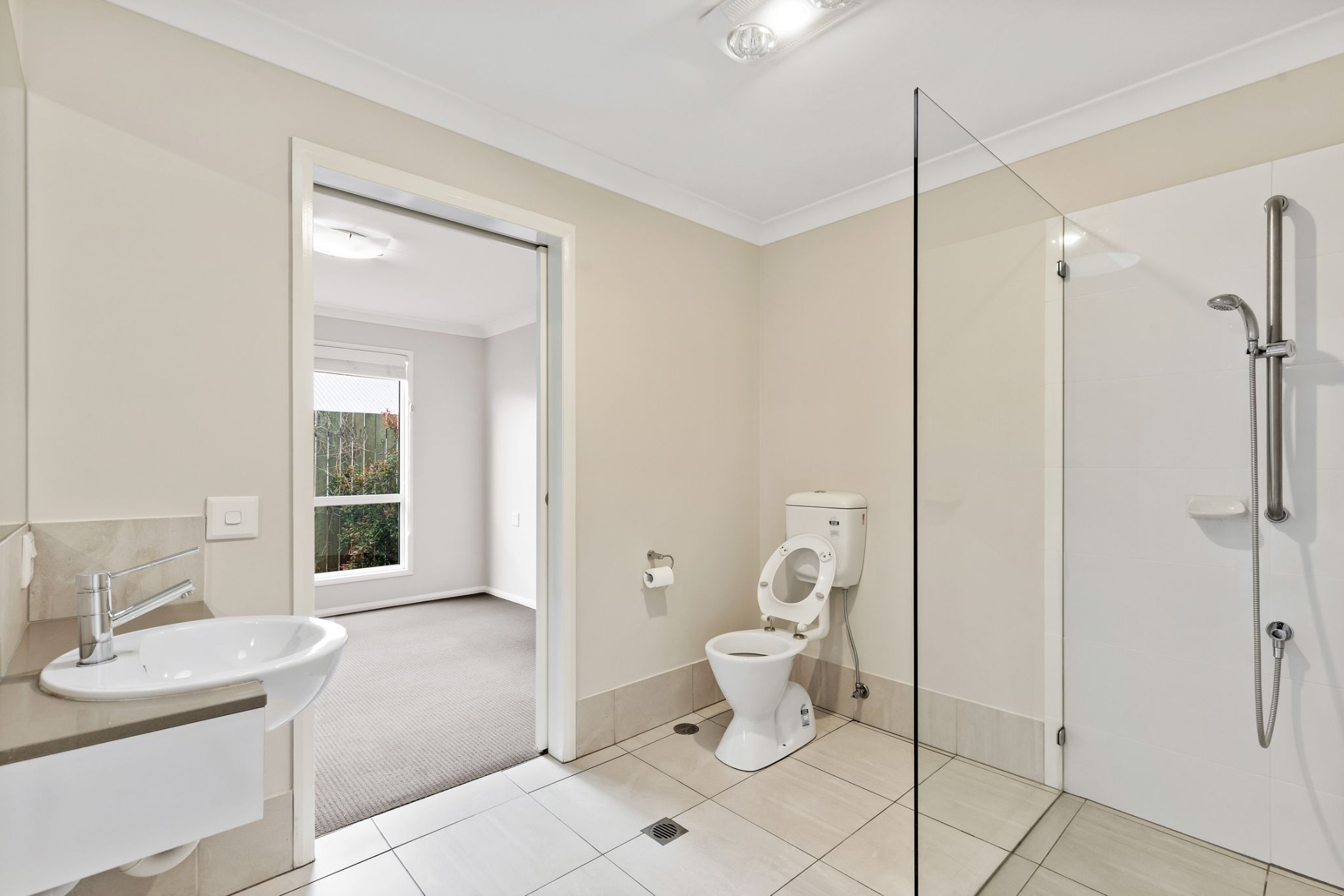 Unit 2  11 Cardamon Cr_ Glenvale _9 of 35__1665420394