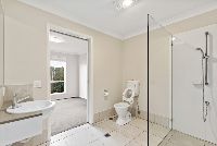 Unit 2  11 Cardamon Cr_ Glenvale _9 of 35__1665420394