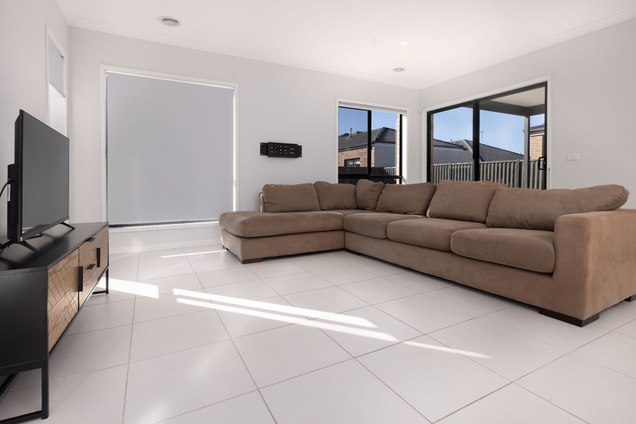 Living front-view