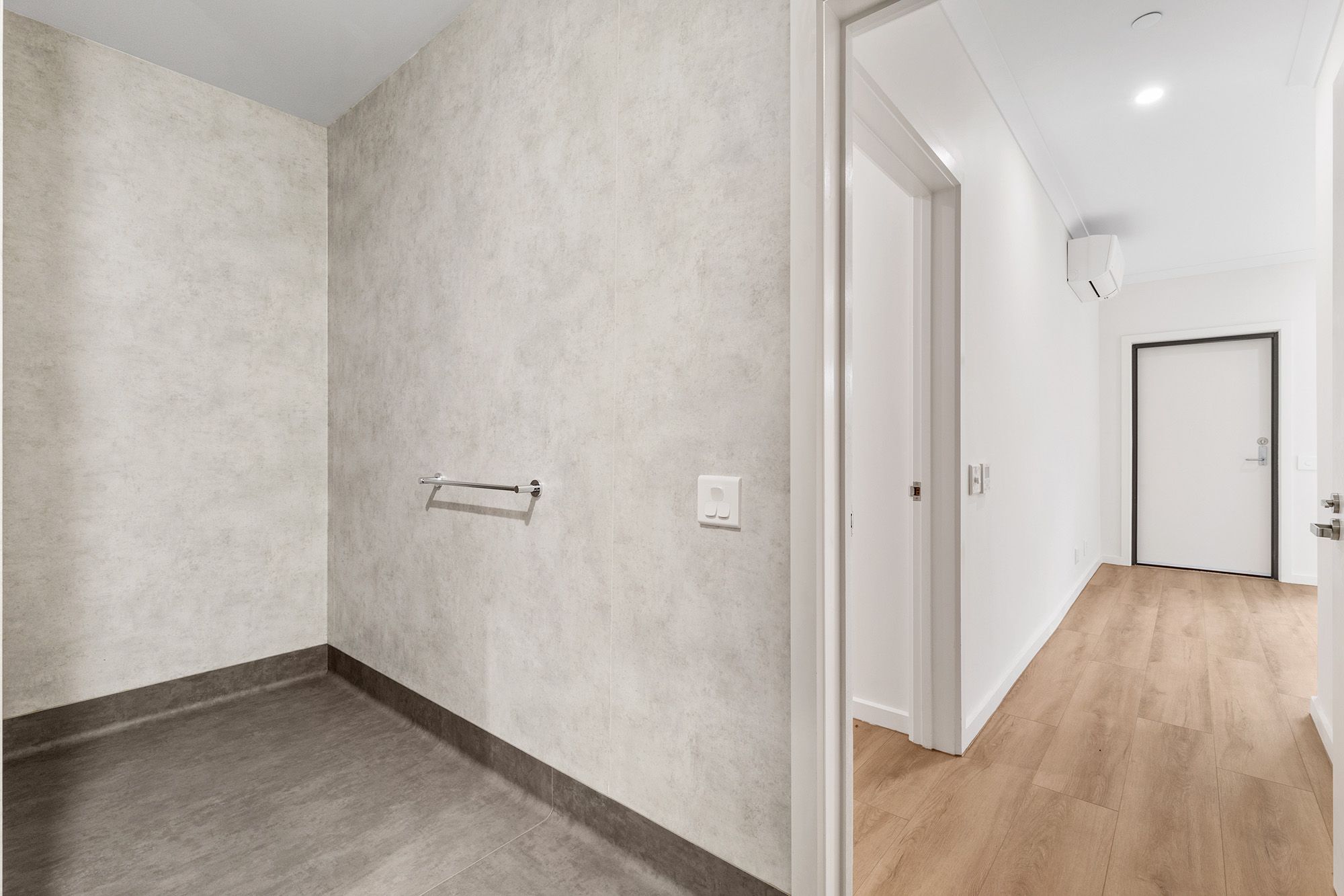 John   Dwelling 1 Ensuite into Bedroom LR No Logo