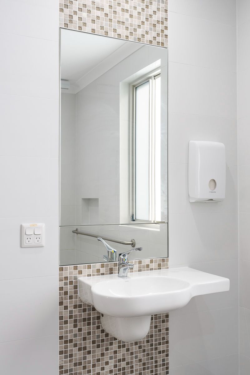 SILL038 LR-Fletcher-Bathroom1B