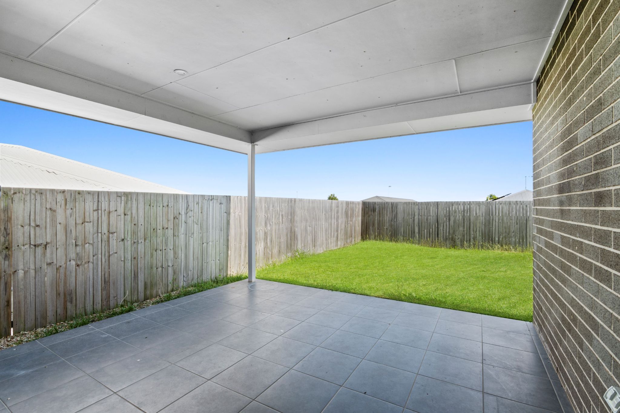 010 Open2view_ID927925-23_Rural_Street