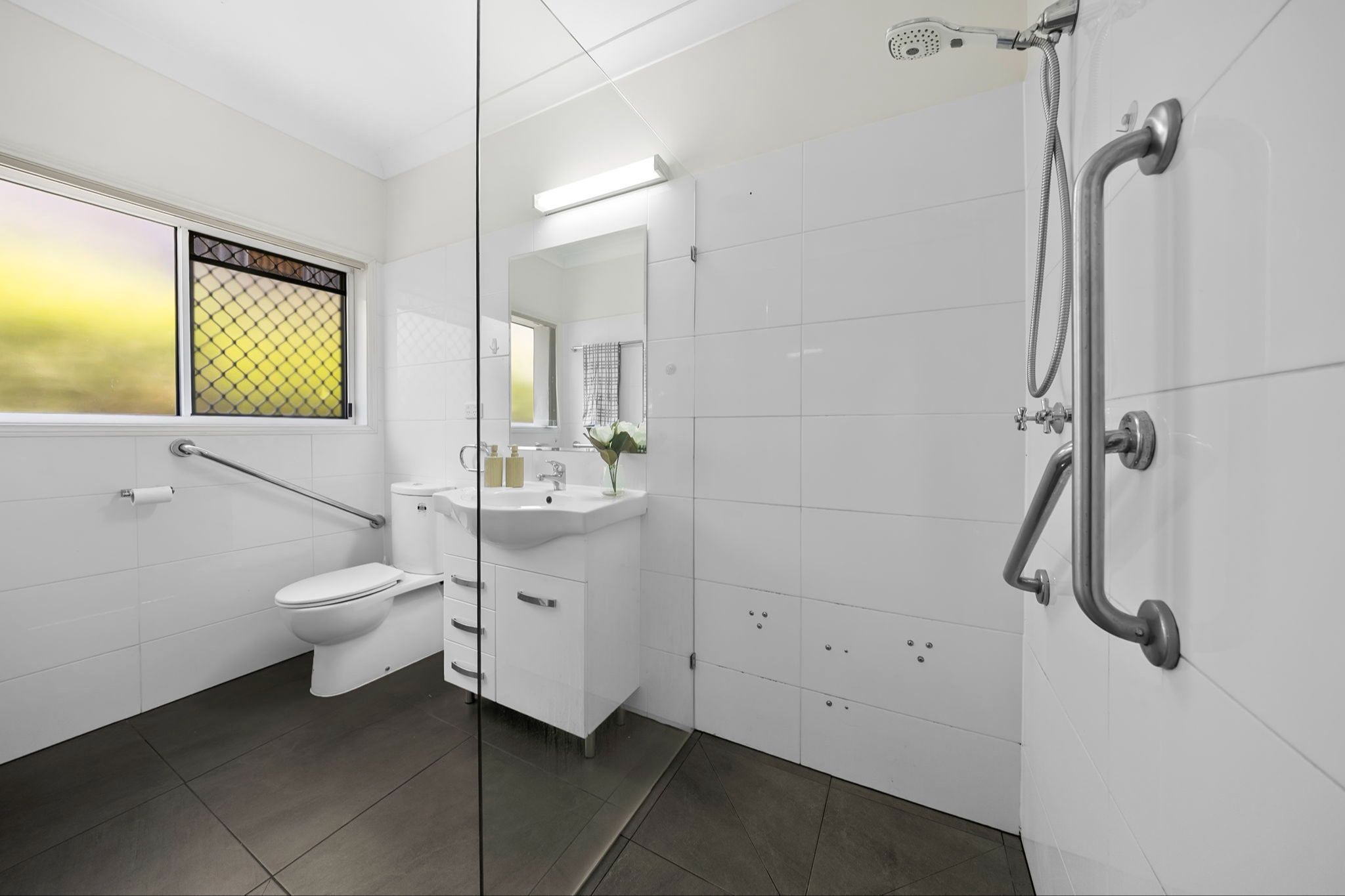 Wooloowin bathroom