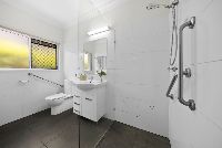 Wooloowin bathroom
