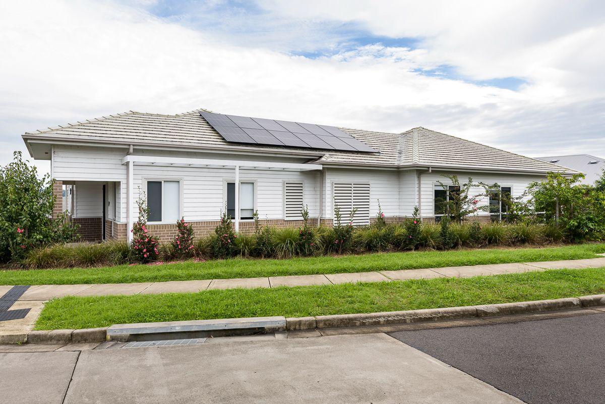 SILL038 LR-fletcher outdoor1B