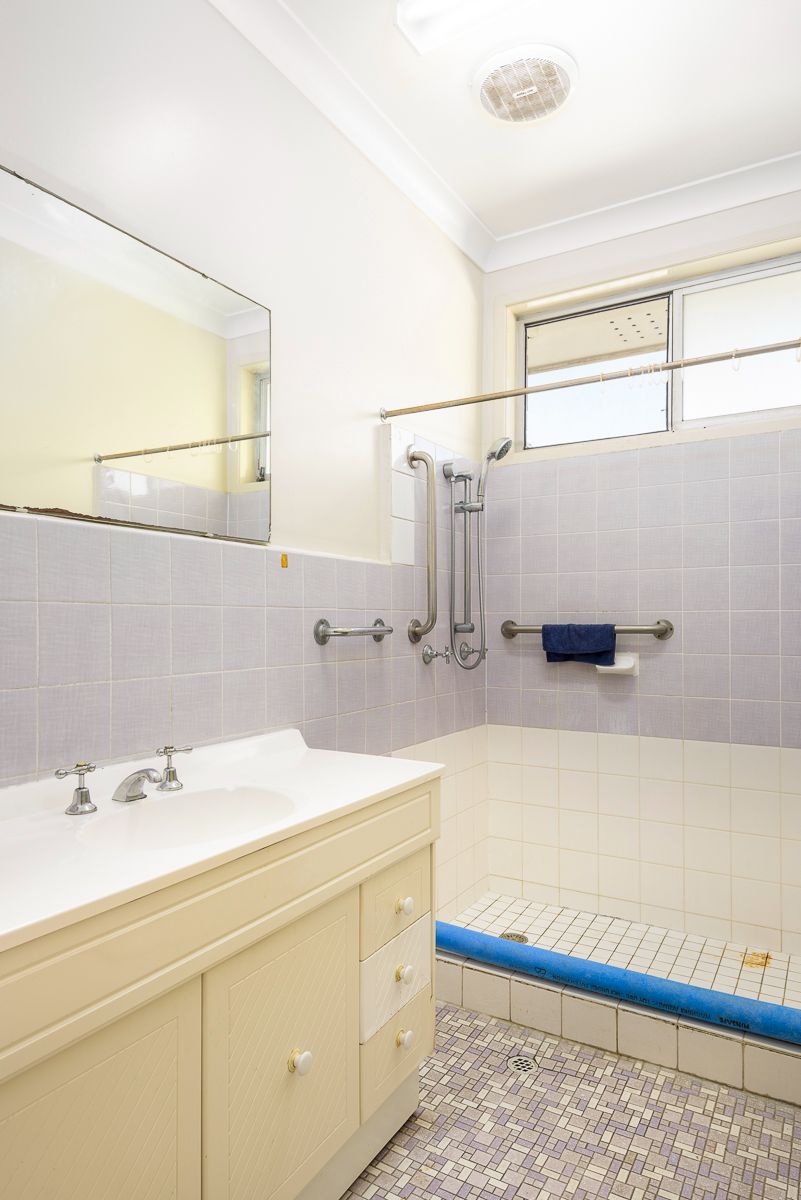 SILL015 LR_new lambton_Unit 6_shared bathroom