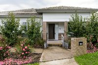 SILL038 LR-fletcher outdoor1A