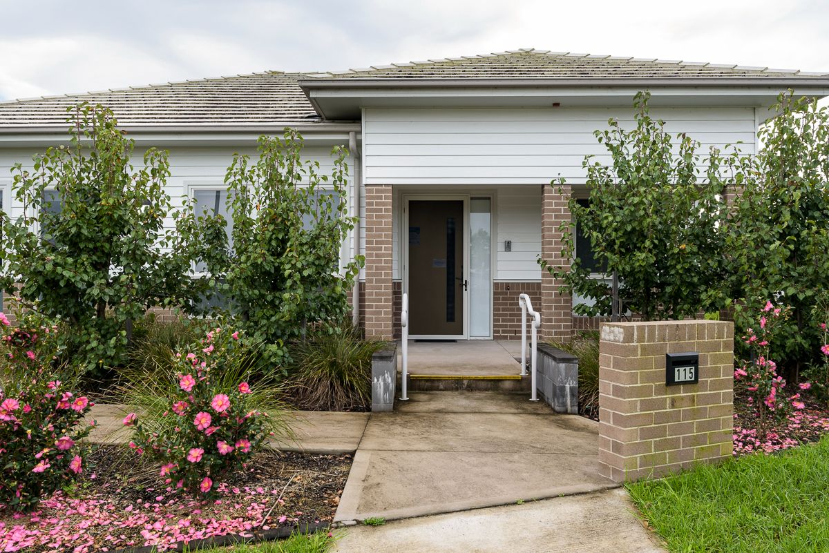 SILL038 LR-fletcher outdoor1A