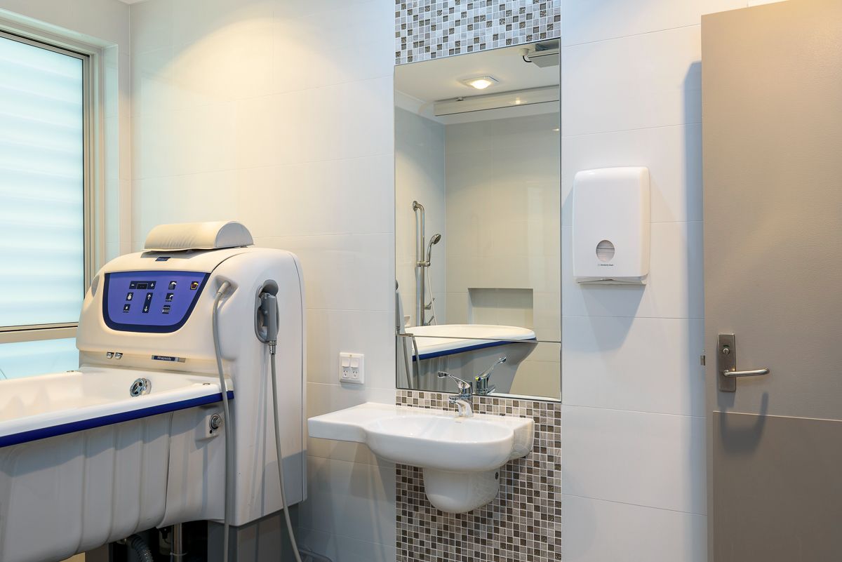 SILL038 LR-Fletcher-shared bathroom3