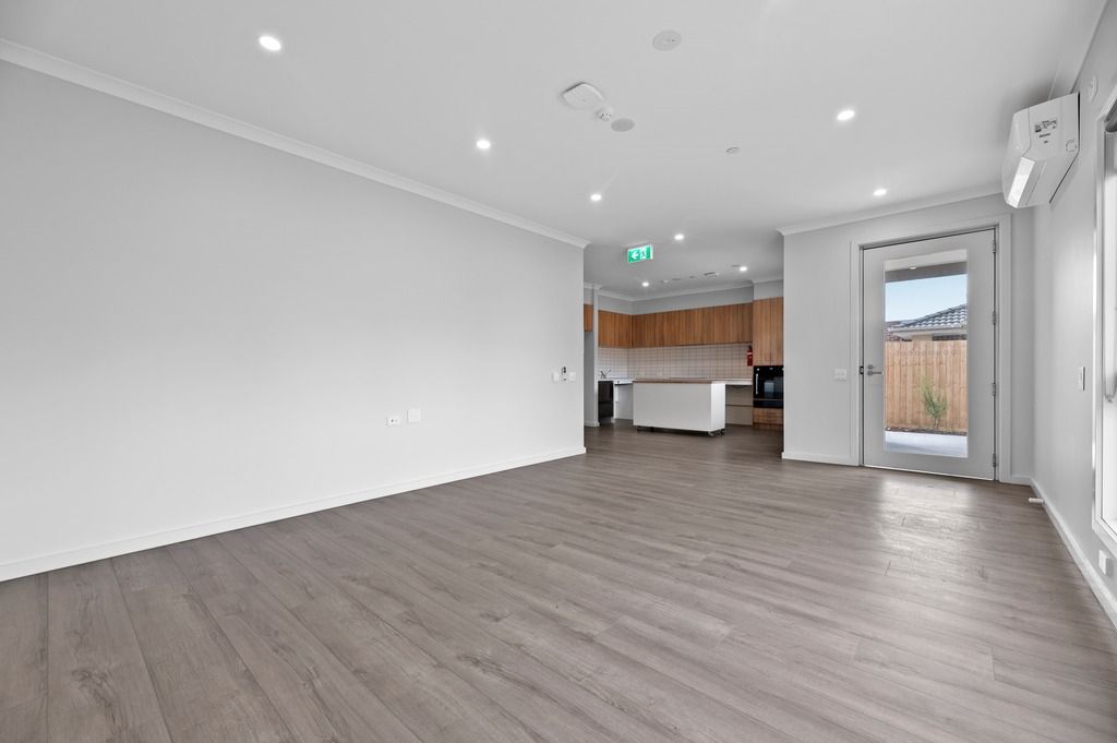 22 Taylor-Street-Cranbourne_003_1024