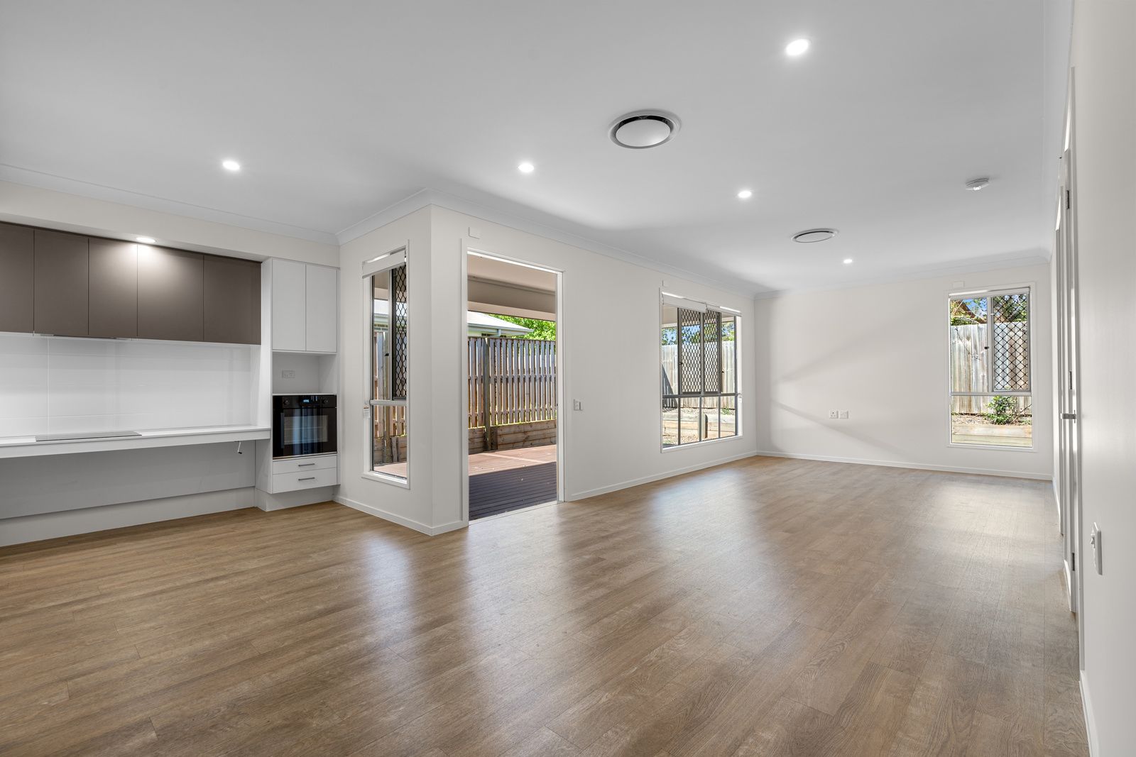 003 Open2view_ID971177-59_Ace_Drive__Glenvale