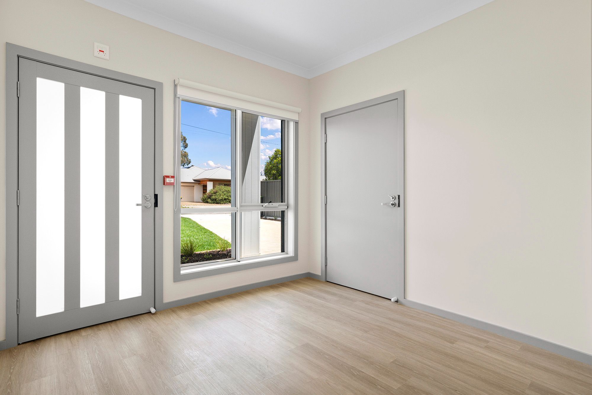 Entry Alcove and Garage LR No Logo