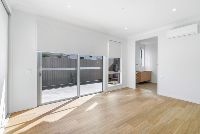 006 Open2view_ID821638-1_Hemlock_Street