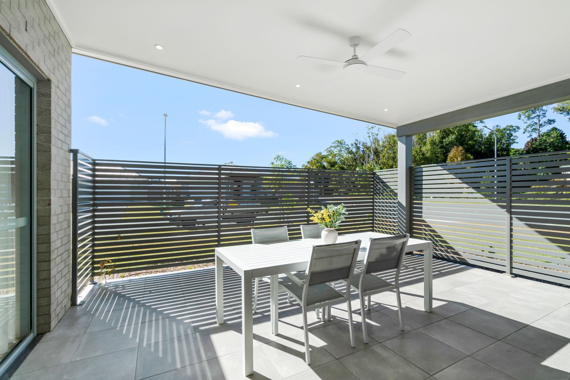 003 Open2view_ID821638-1_Hemlock_Street