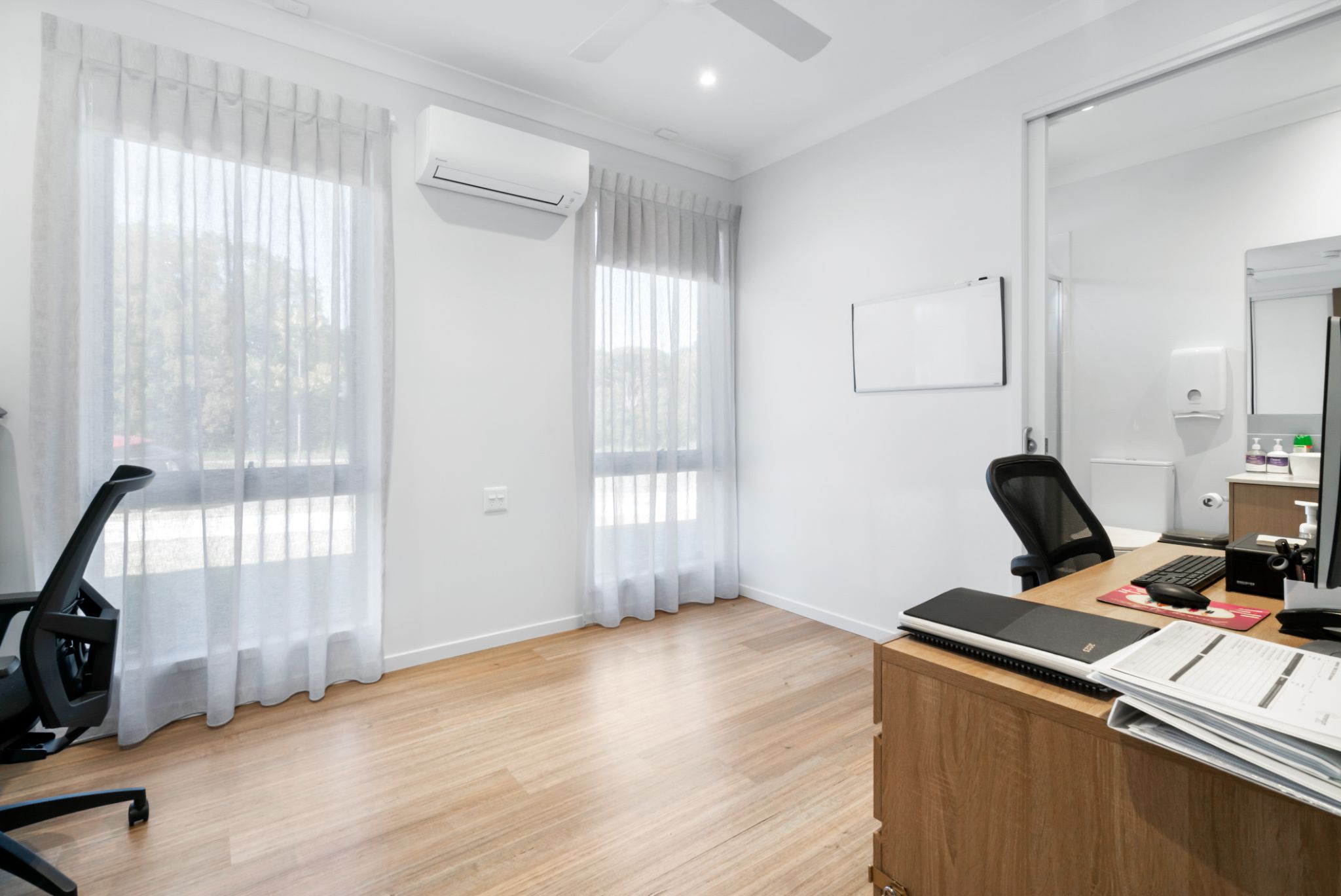 011 Open2view_ID821638-1_Hemlock_Street