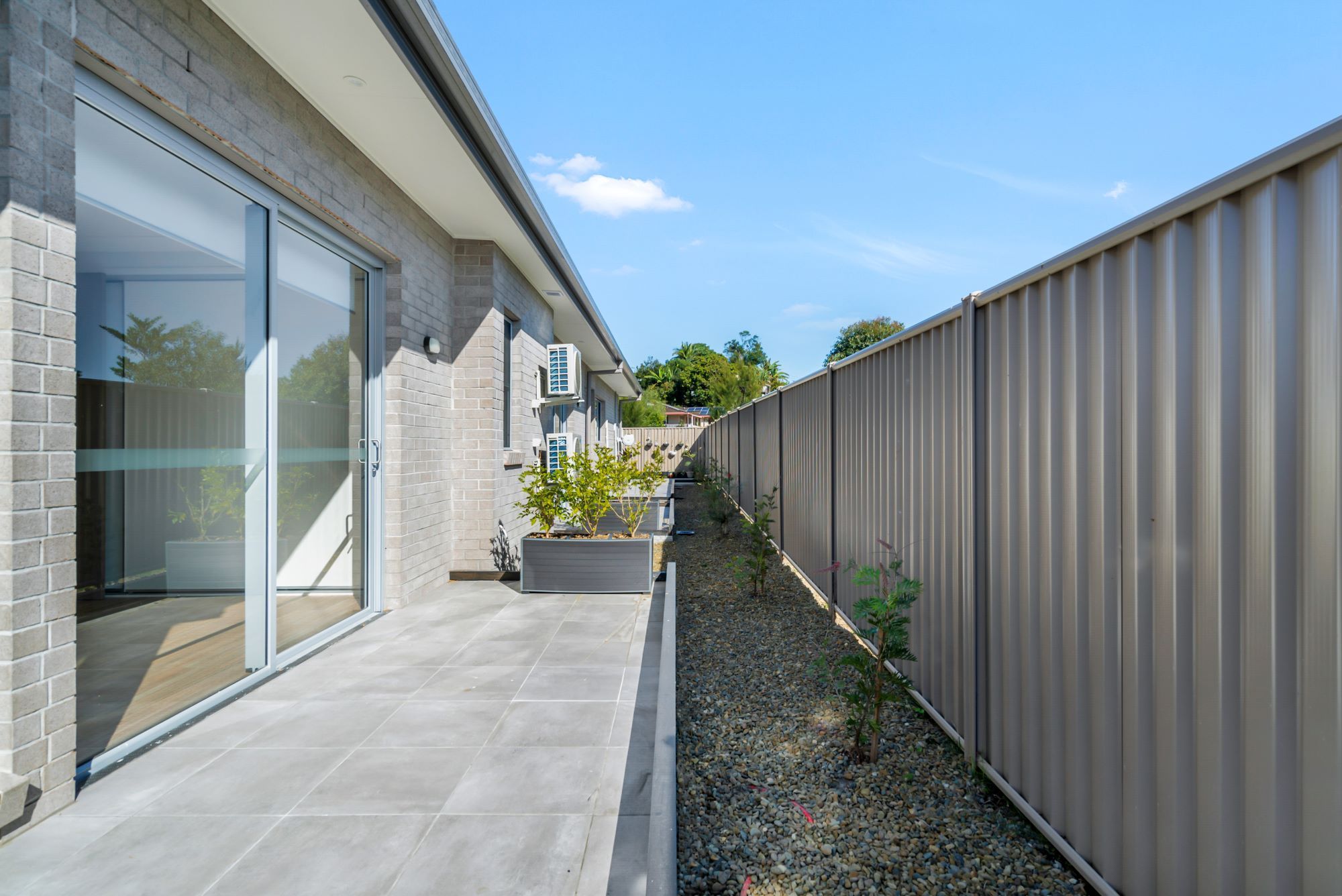 009 Open2view_ID821638-1_Hemlock_Street