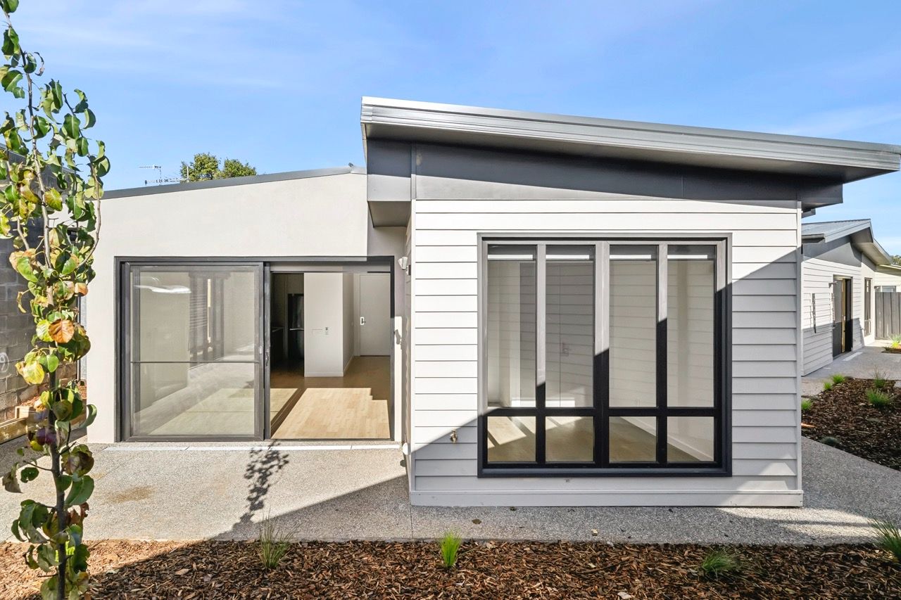 1744235580881 bwrm-18 Large