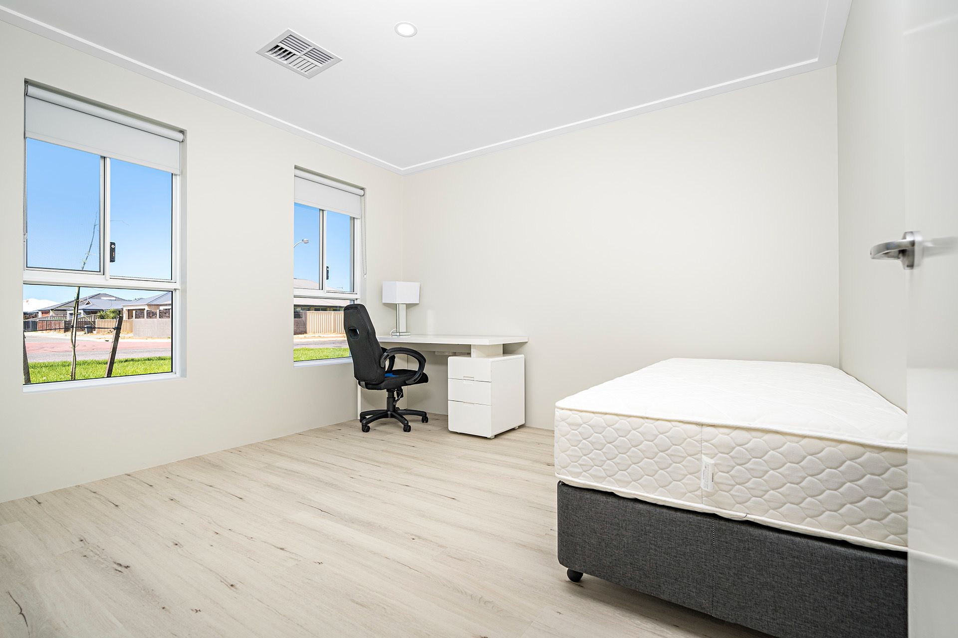 Dampier Street units  19)