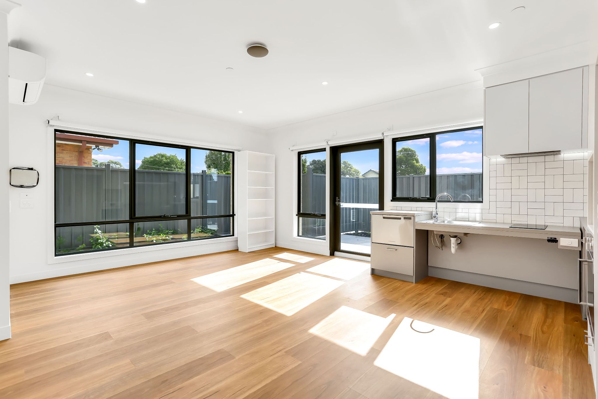 12 Bruce_St_Dandenong_living 2