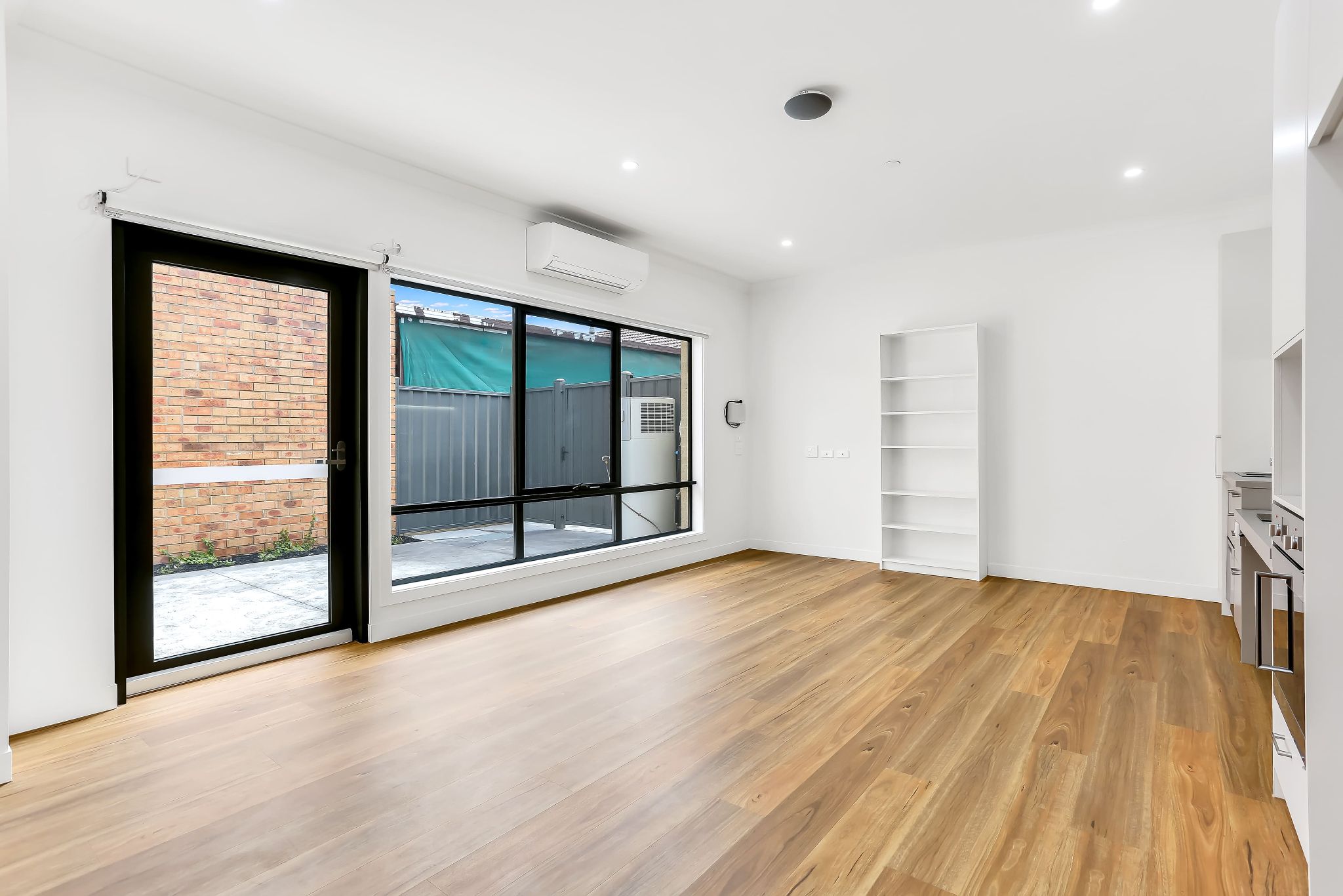 12 Bruce_St_Dandenong_living