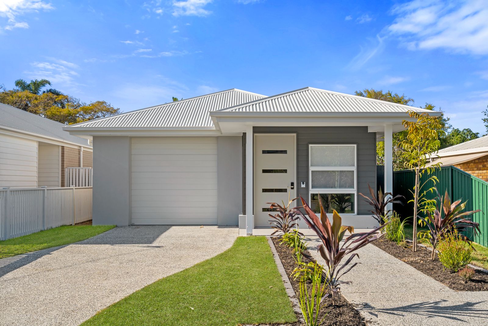 003 Open2view_ID965912-13_Wisteria_Court