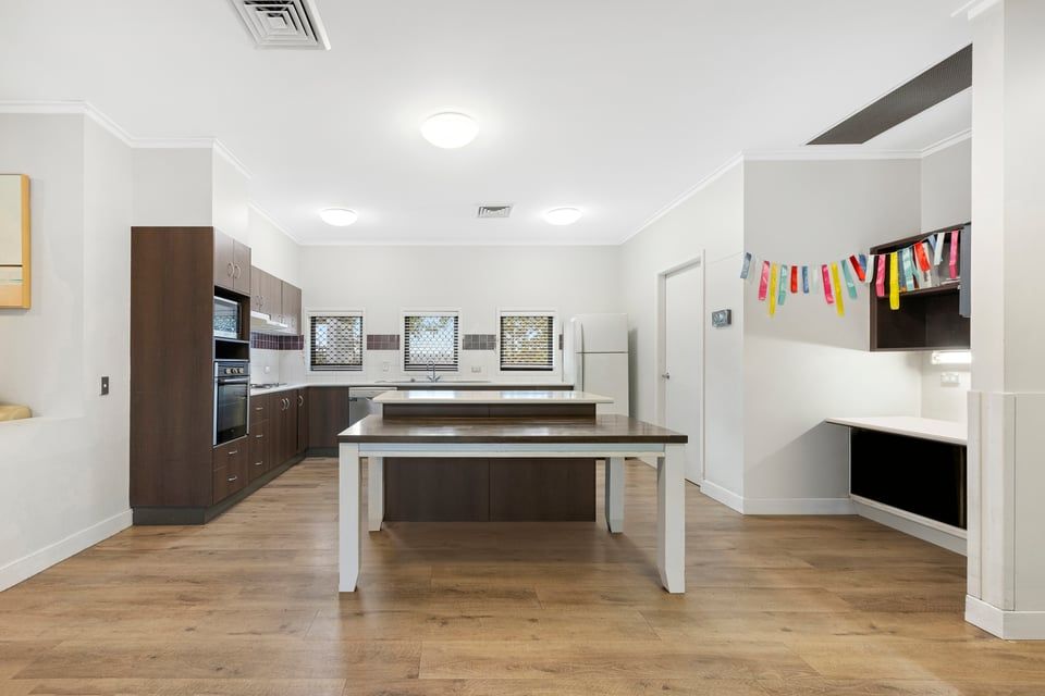 Sunnyfield 14 8.25 - 007