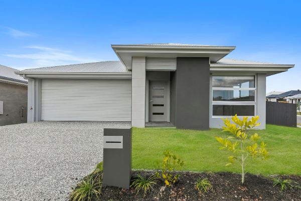 004 Open2view_ID966589-7_Elderberry_Street - Edited