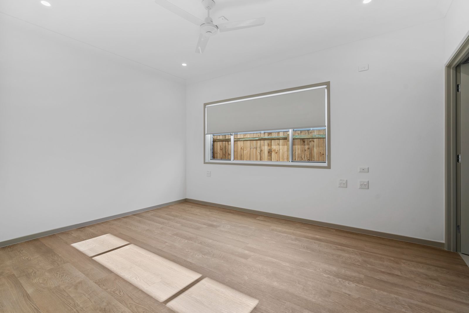 011 Open2view_ID965912-13_Wisteria_Court