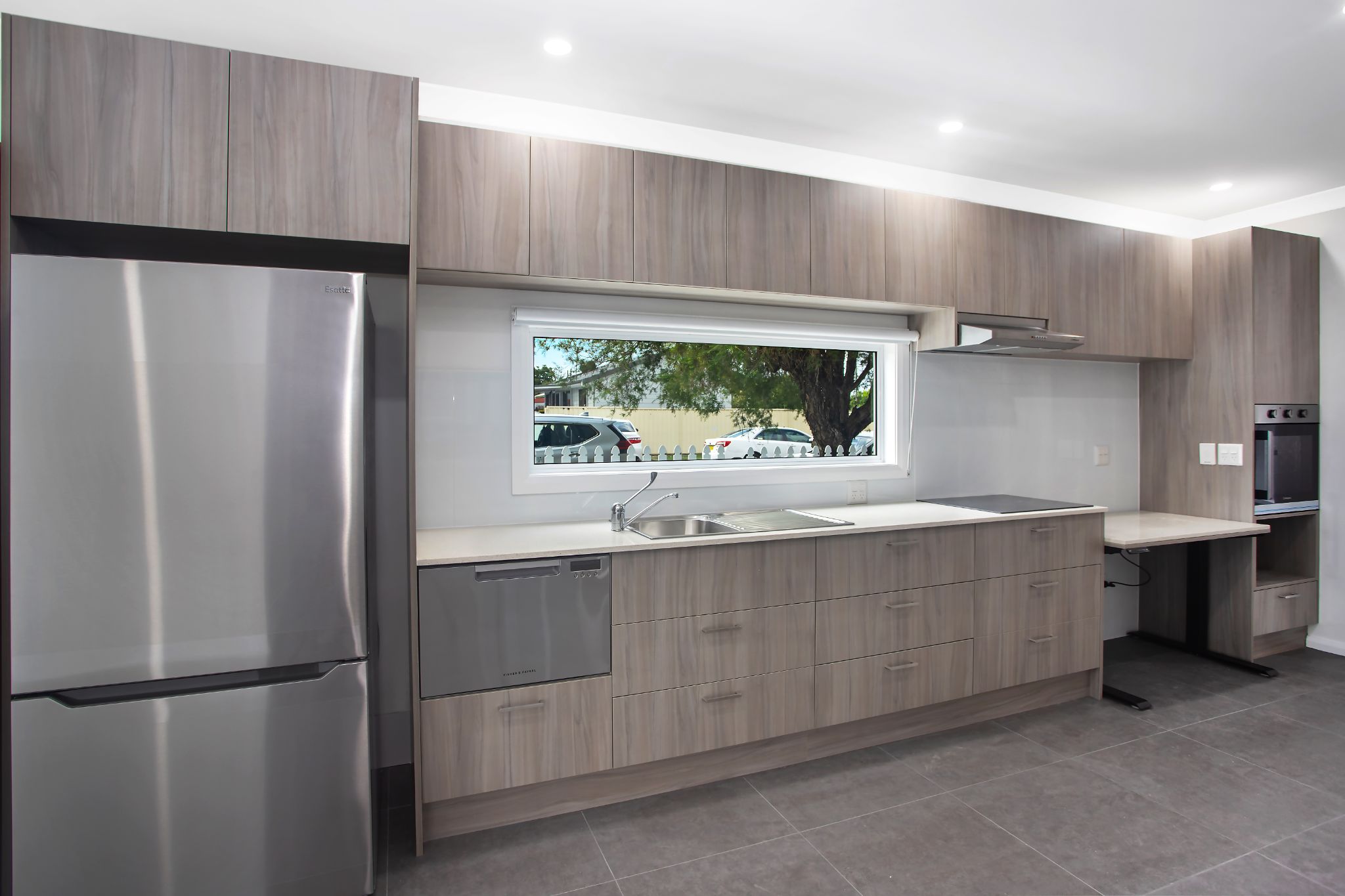 004 Open2view_ID811880-697A_Main_Road