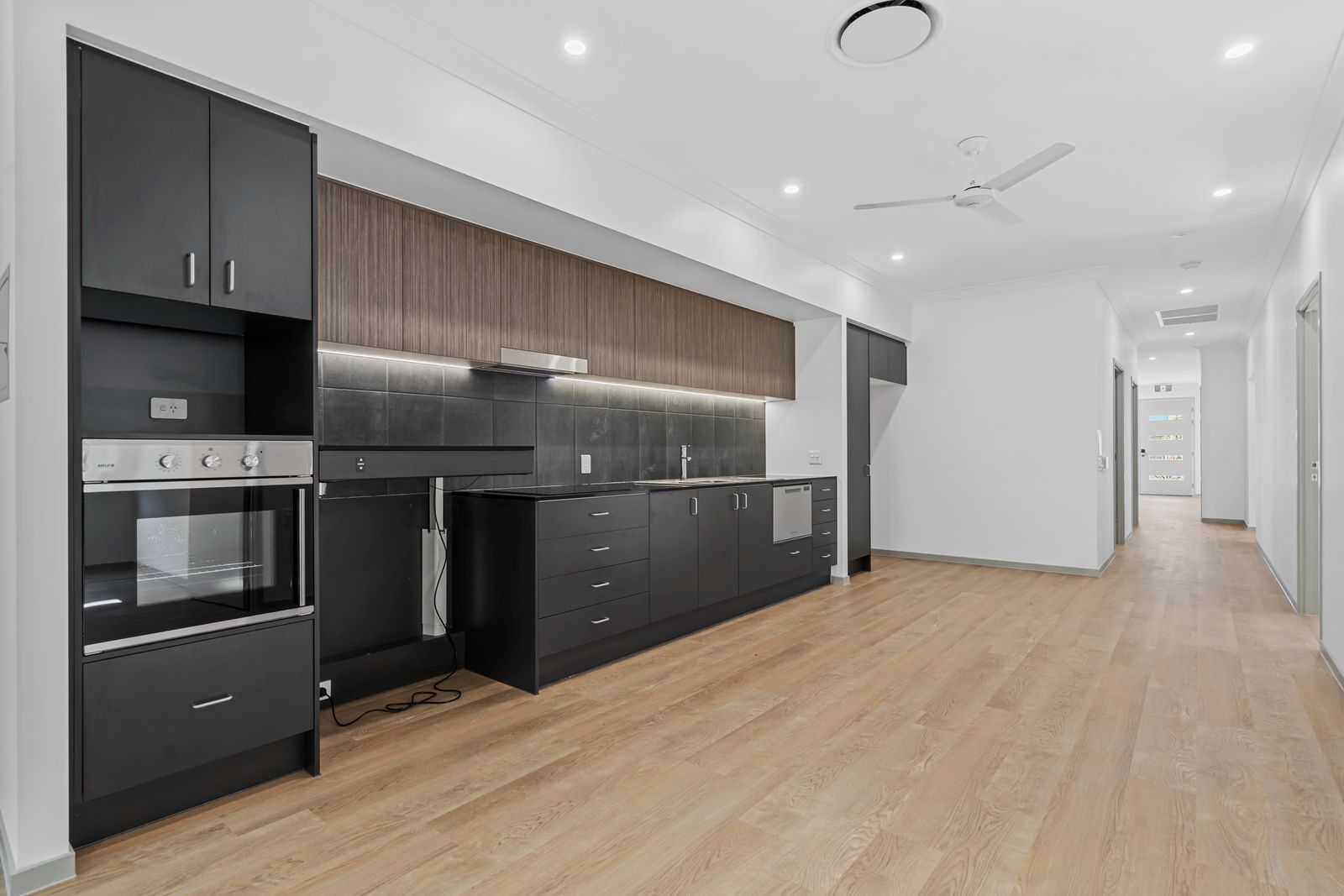 014 Open2view_ID965912-13_Wisteria_Court