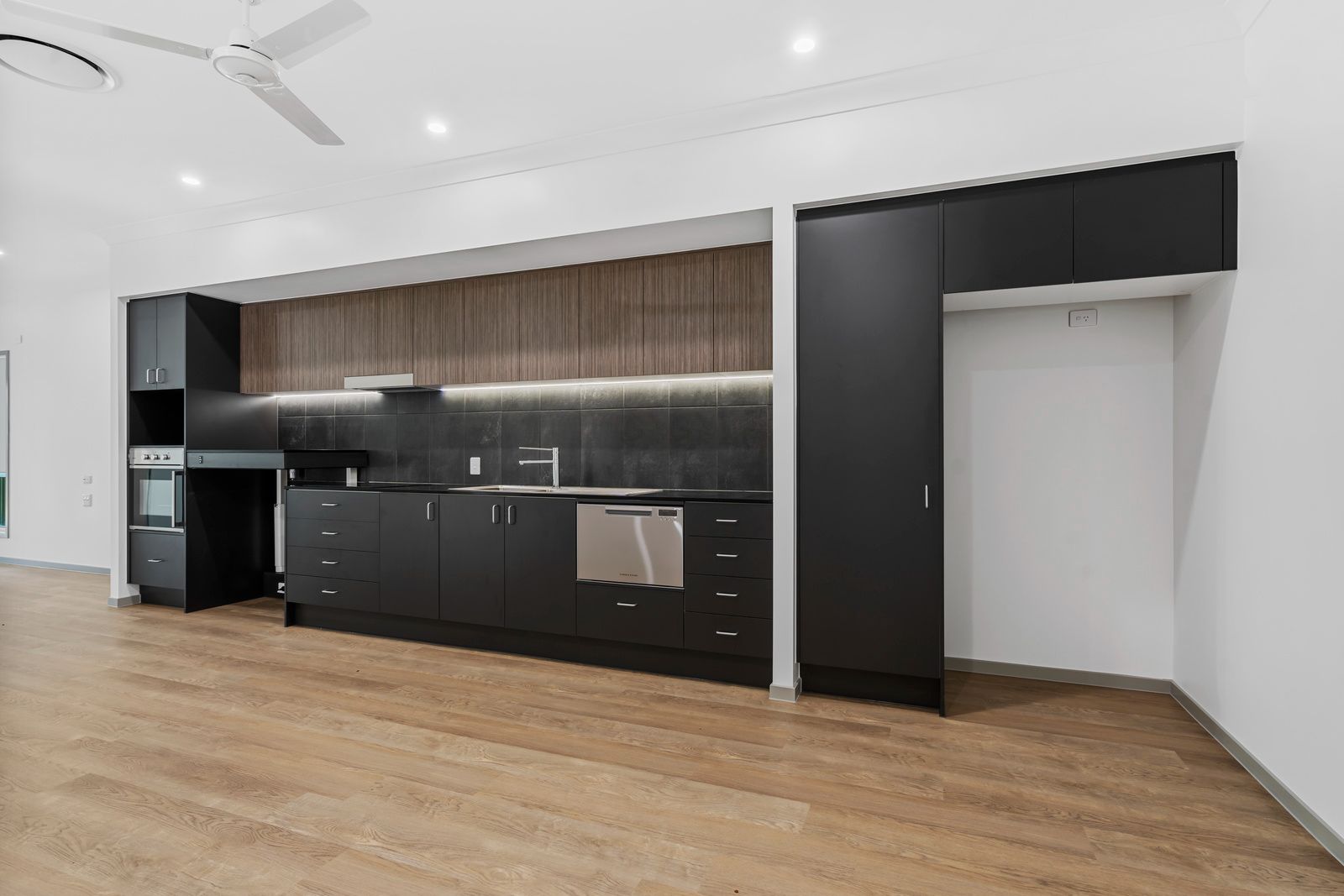 015 Open2view_ID965912-13_Wisteria_Court