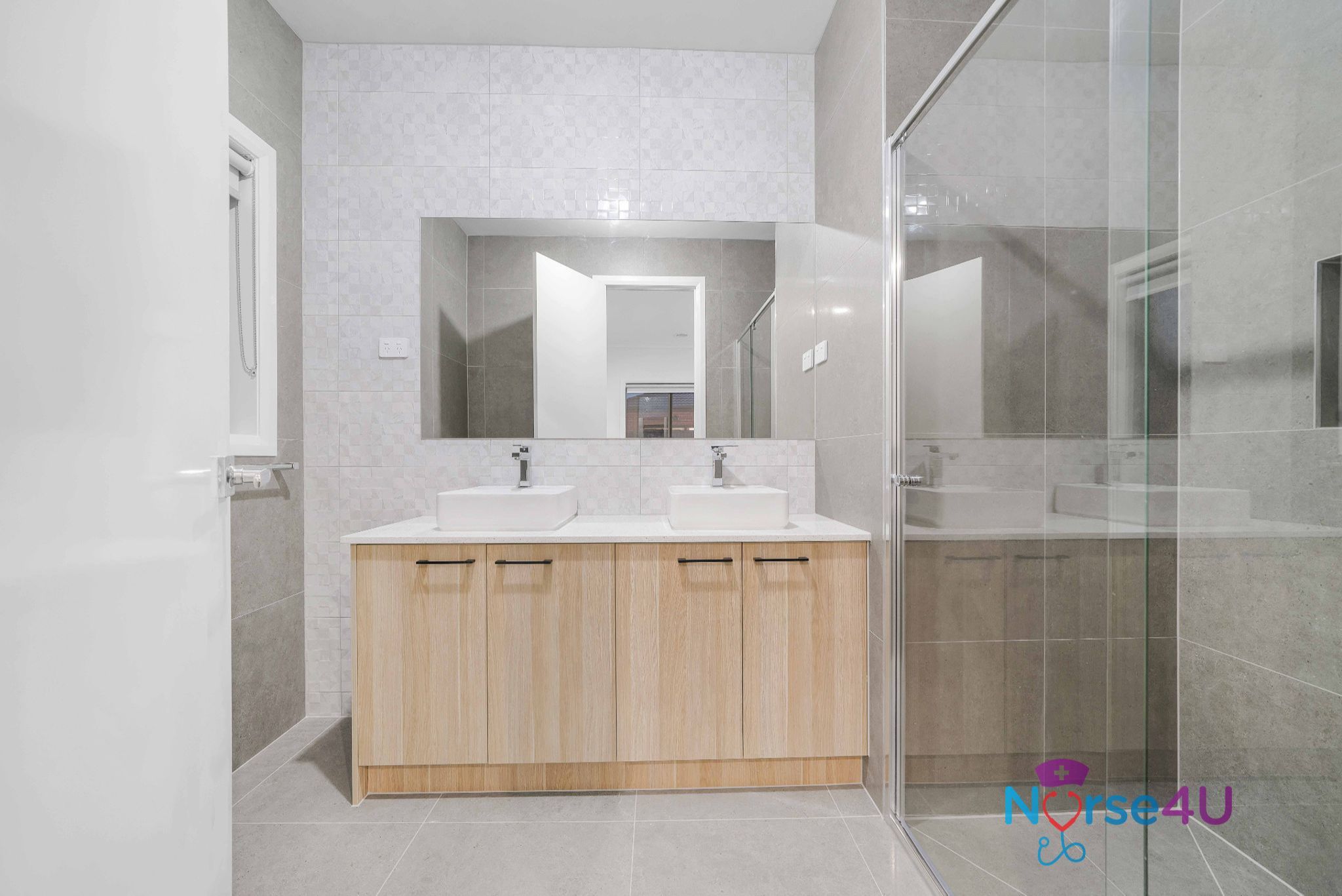 Second ensuite bathroom