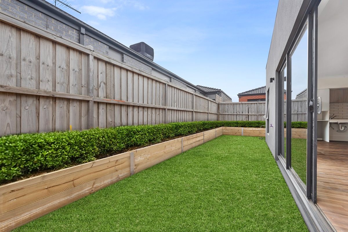 021 Open2view_ID855651-2_Silver_Wattle_Road