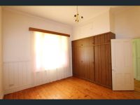 5kingdingeebedroom1