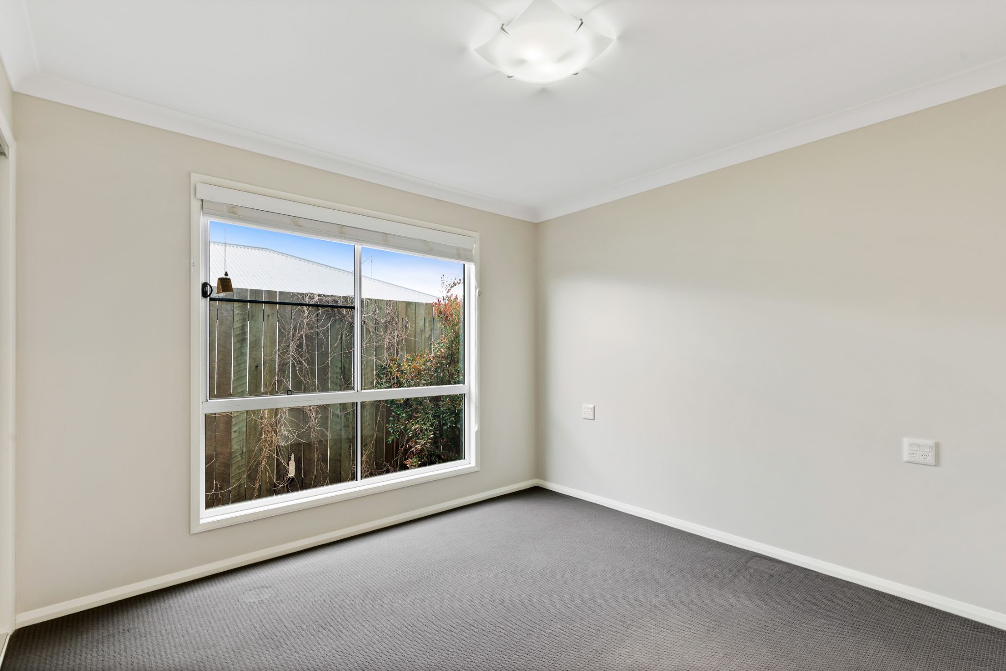 Unit 2  11 Cardamon Cr_ Glenvale _2 of 35__1665420394