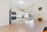 Kitchen 3 Greenway_Court_Tewantin_DAX40165H-750x500