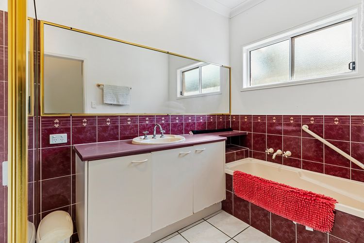 Bathroom 3 Greenway_Court_Tewantin_DAX40165H_EDIT-750x500