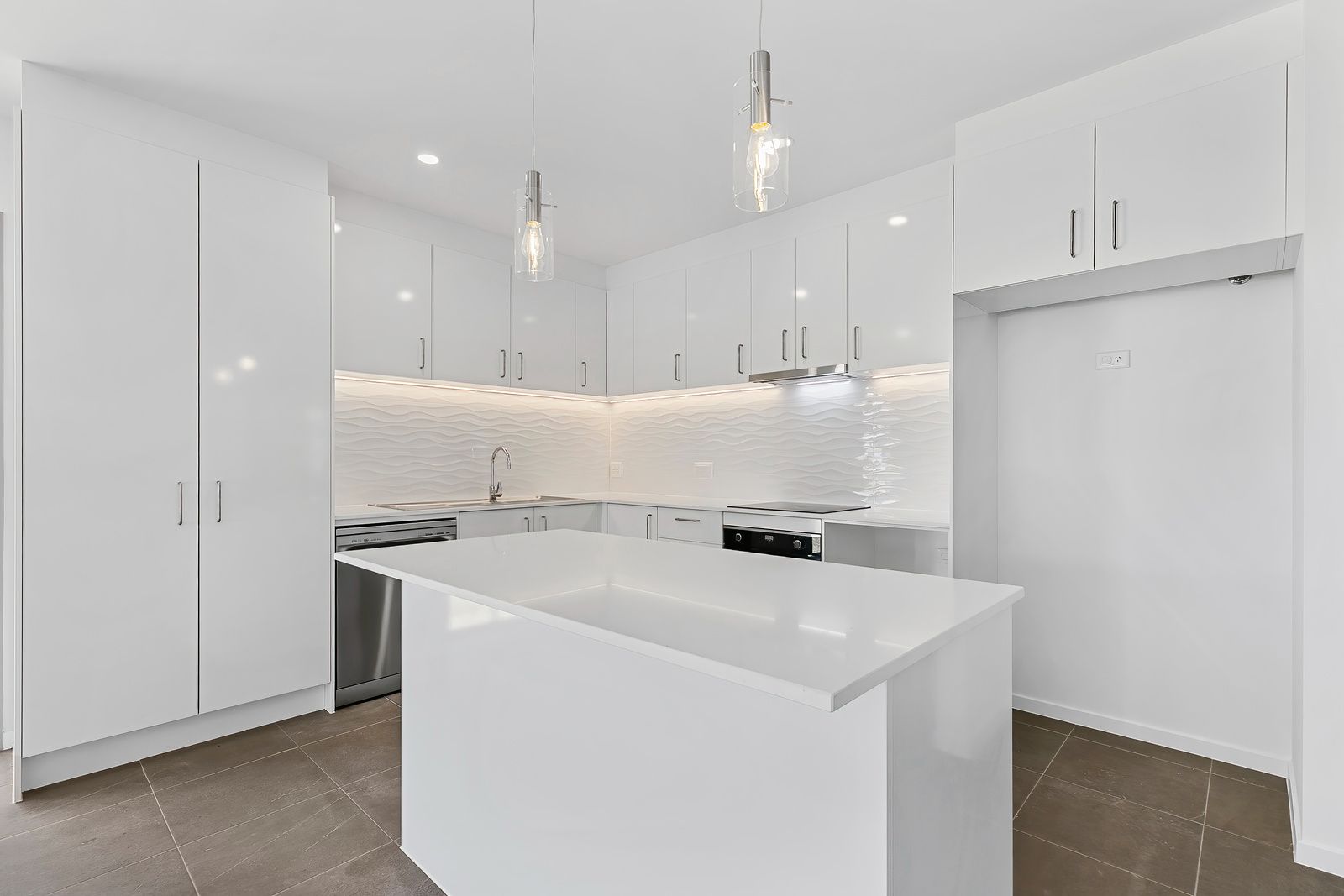 010 Open2view_ID993060-43_Dougan_Street