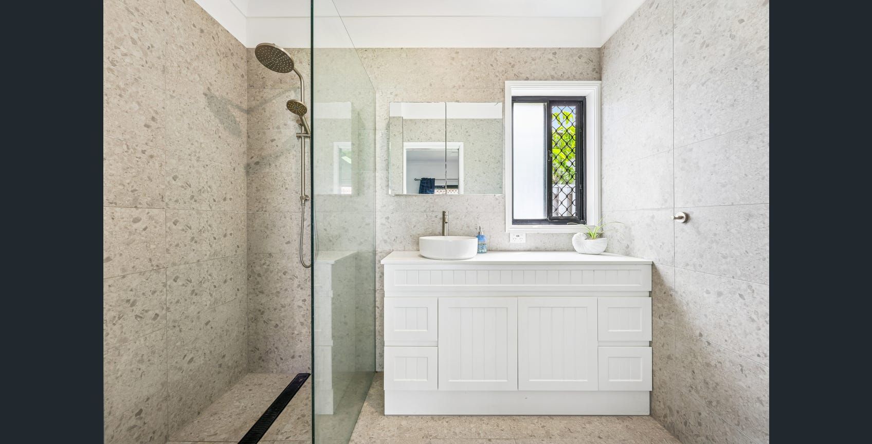 photo bathroom 1
